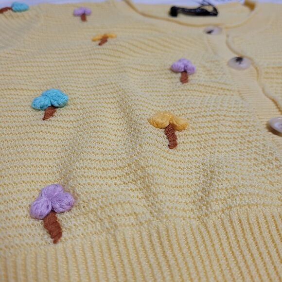 NEW Cider 3D floral yellow button up short sleeve cropped cardigan sweater S - Picture 4 of 8